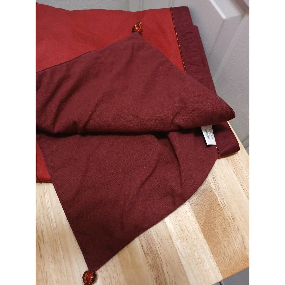 Crate and Barrel Red/Burgundy Gala Placemats - Lot Of 8 With Table Runner EUC - Picture 8 of 9